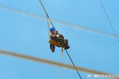 泰州供電公司對碳纖維導(dǎo)線耐張線夾出口處進(jìn)行補強