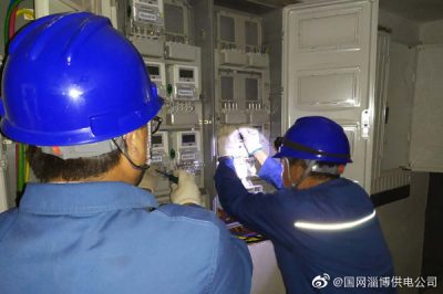 沂源供電:快速裝表接電 保客戶清涼度夏