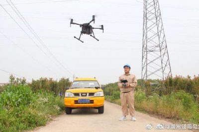 溧陽(yáng)供電公司利用無(wú)人機(jī)對(duì)輸電線路巡查