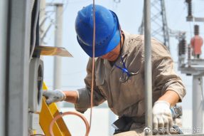 金湖縣供電公司對主變壓器進(jìn)行檢修工作