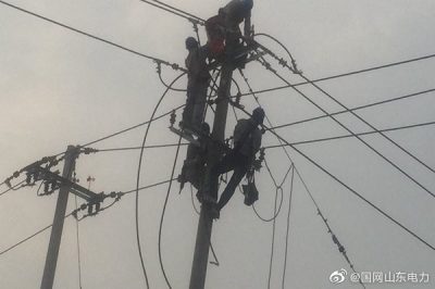 陽(yáng)信供電公司對(duì)10千伏工業(yè)園開(kāi)展檢修消缺