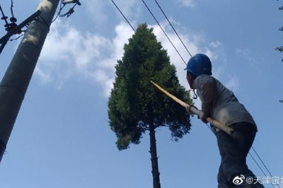 110千伏曙光變電站對智能巡檢機(jī)器人的路徑信息、數(shù)據(jù)傳輸?shù)认到y(tǒng)進(jìn)行檢驗(yàn)調(diào)試