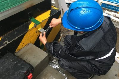 制作箱變接地線，保障設(shè)備增容及時送電