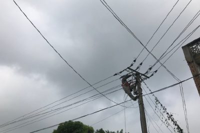 江夏區(qū)供電公司野外作業(yè)設(shè)備運(yùn)維，迎峰度夏