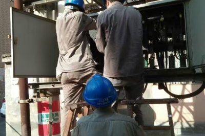 竹山縣供電公司對低壓配電柜、開關(guān)、漏電保護(hù)器和客戶側(cè)用電設(shè)備消除缺陷