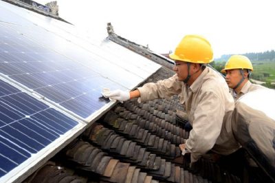 檢查客戶光伏發(fā)電裝置，積極推動分布式電源安全健康發(fā)展