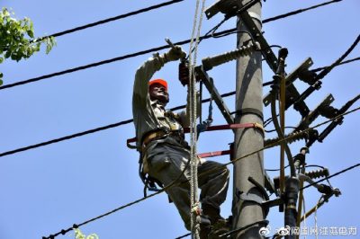 昆山市供電公司開展10千伏電纜遷移、新建環(huán)網(wǎng)柜