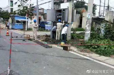 為確保迎峰度夏期間供電設備安全穩(wěn)定運行，國網(wǎng)淮安金湖縣供電公司進行配變升級改造