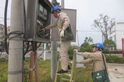 檢查更換配變箱內(nèi)的漏電保護(hù)器及設(shè)備，保障迎峰度夏安全供電