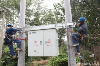 增容新裝200千伏安變壓器1臺(tái)、新立電桿5基、架設(shè)絕緣導(dǎo)線400余米