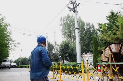 桓臺縣供電公司新立電桿27基、架設(shè)線路1.3公里、敷設(shè)電纜200余米