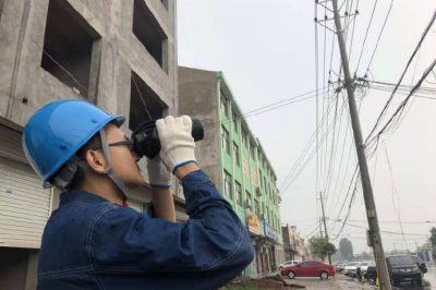 開(kāi)展雨后設(shè)備巡視，為迎峰度夏期間安全供電消除隱患
