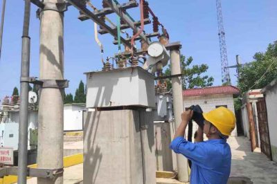 贊皇縣供電公司對(duì)35千伏許亭變電站檢查開關(guān)柜、實(shí)施紅外測(cè)溫