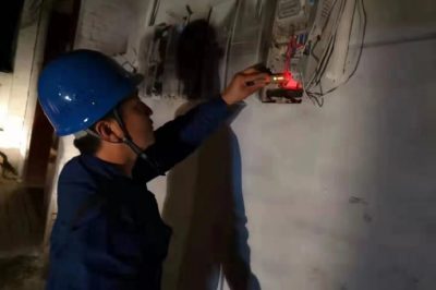 衡水市桃城區(qū)供電公司分組逐段線路、逐個電纜分接箱查找故障點