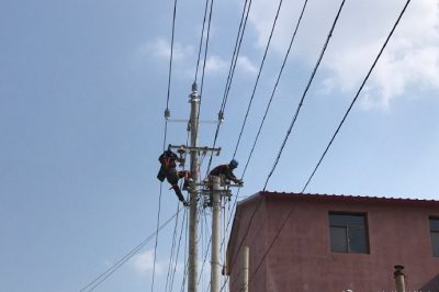 天津薊州供電公司：工作人員不畏酷暑，只為給您一個涼爽的夏天！給師傅們點贊！