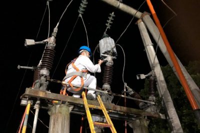 益陽供電公司消除35千伏泥石線4063隔離開關B相觸頭發(fā)熱缺陷