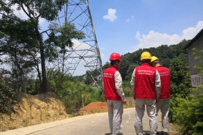 網衡陽輸電檢修公司對220千伏栗君線重要輸電通道進行紅外測溫