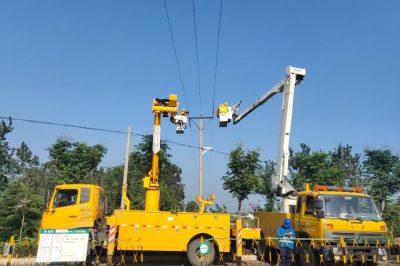 臨沭縣供電公司進行直線桿改耐張桿并加裝分段開關
