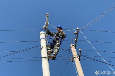 10千伏荊山線雞場支線55-5號(hào)桿帶電接火作業(yè)