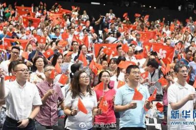 “香港，拉緊我的手！”