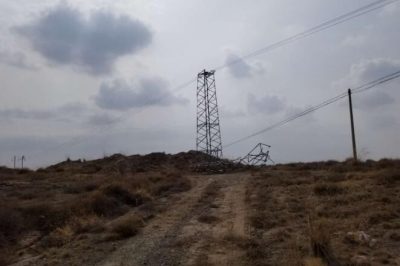 大風吹倒自有電塔 供電公司緊急搶修