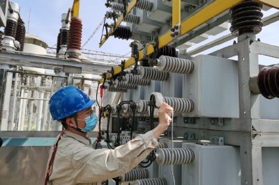 500千伏車(chē)坊變進(jìn)行電容器修試工作