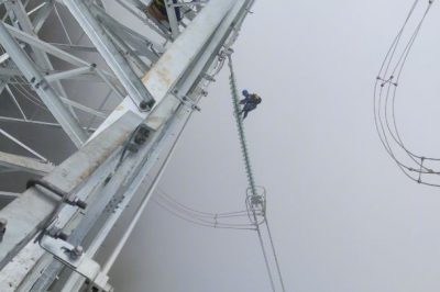 迷霧里高空走線，還碰上38°大下坡……太難了