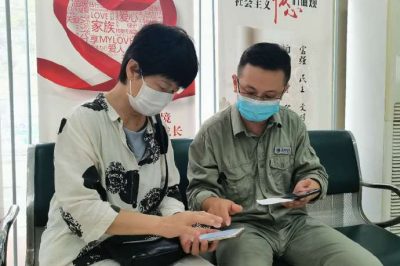 電力小哥也管“修手機(jī)”？分外事也是一片心