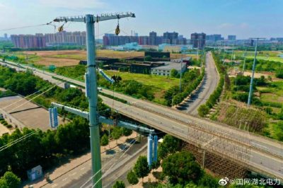 遷改線路，為重點企業(yè)擴建讓道