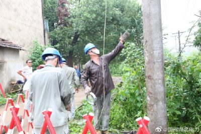 鏖戰(zhàn)高溫消除電網故障
