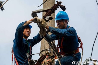 更換老舊電桿、柱上開關(guān)、配變刀閘熔斷器
