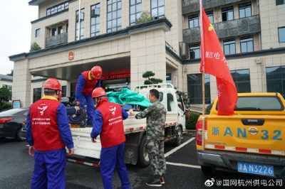 啟動(dòng)應(yīng)急發(fā)電車全力搶修供電不“?！? title=