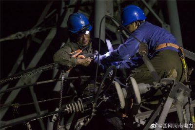 4條線路進(jìn)行集中消缺維護(hù)，更換耐張線夾12只、鍍鋅端子33個(gè)