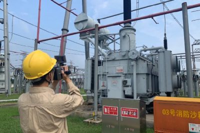 在上黨變電站開展主變壓器、二次設備室等區(qū)域的紅外測溫工作