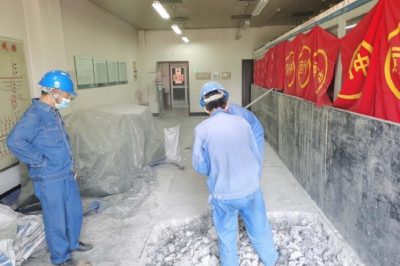 變電施工班作業(yè)人員進行木塔寨綜自改造工程
