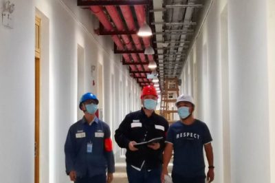 對(duì)廣東華商學(xué)院檢查用電設(shè)施線(xiàn)路，消除用電隱患