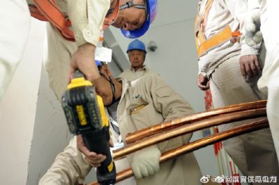新上的10千伏2號電容器并開關進行電纜切割