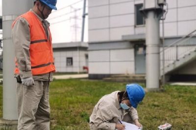 來到500千伏三汊灣變進(jìn)行全站避雷器帶電測(cè)試