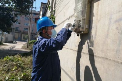 對轄區(qū)內(nèi)低壓用戶，開展安全隱患排查工作
