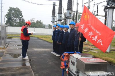 在220千伏豹南山全站改造現(xiàn)場(chǎng)全面學(xué)習(xí)檢修流程，熟悉設(shè)備情況