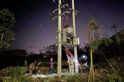 供電所組織人員上門查勘，搶修