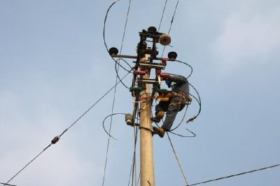 為10千伏李邢5328線更換電桿、金具