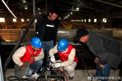 宣傳安全用電知識，現(xiàn)場講解漏電保護(hù)器、插座等常識