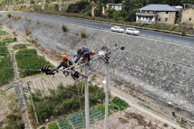 對巖泉街道薄岸村的高壓線路、設(shè)備進(jìn)行缺陷查找