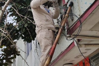 到大倫鎮(zhèn)運梁村進(jìn)行接戶線改造工作