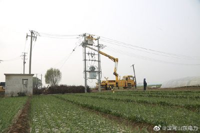 在10千伏岳劉莊線中劉莊臺區(qū)對該臺區(qū)分支線路進行帶電接火作業(yè)