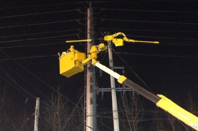 施展絕技帶電斷、接引流線恢復10千伏線路供電