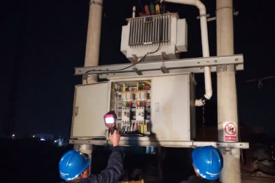 在夜間電力負(fù)荷高峰期對變壓器、線路進(jìn)行巡視