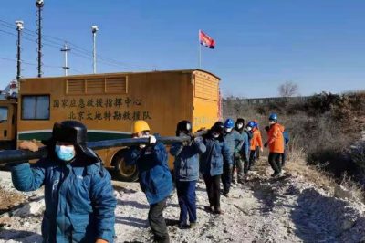 對鉆孔上方10千伏線路進(jìn)行切改，敷設(shè)300米電纜