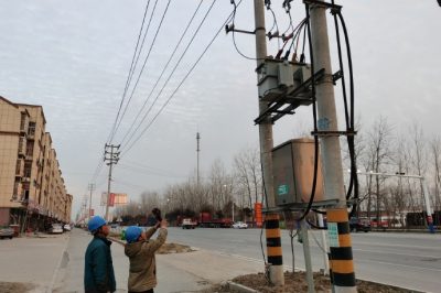 對配電變壓器、柱上開關(guān)等線路設(shè)備進(jìn)行特巡、測溫